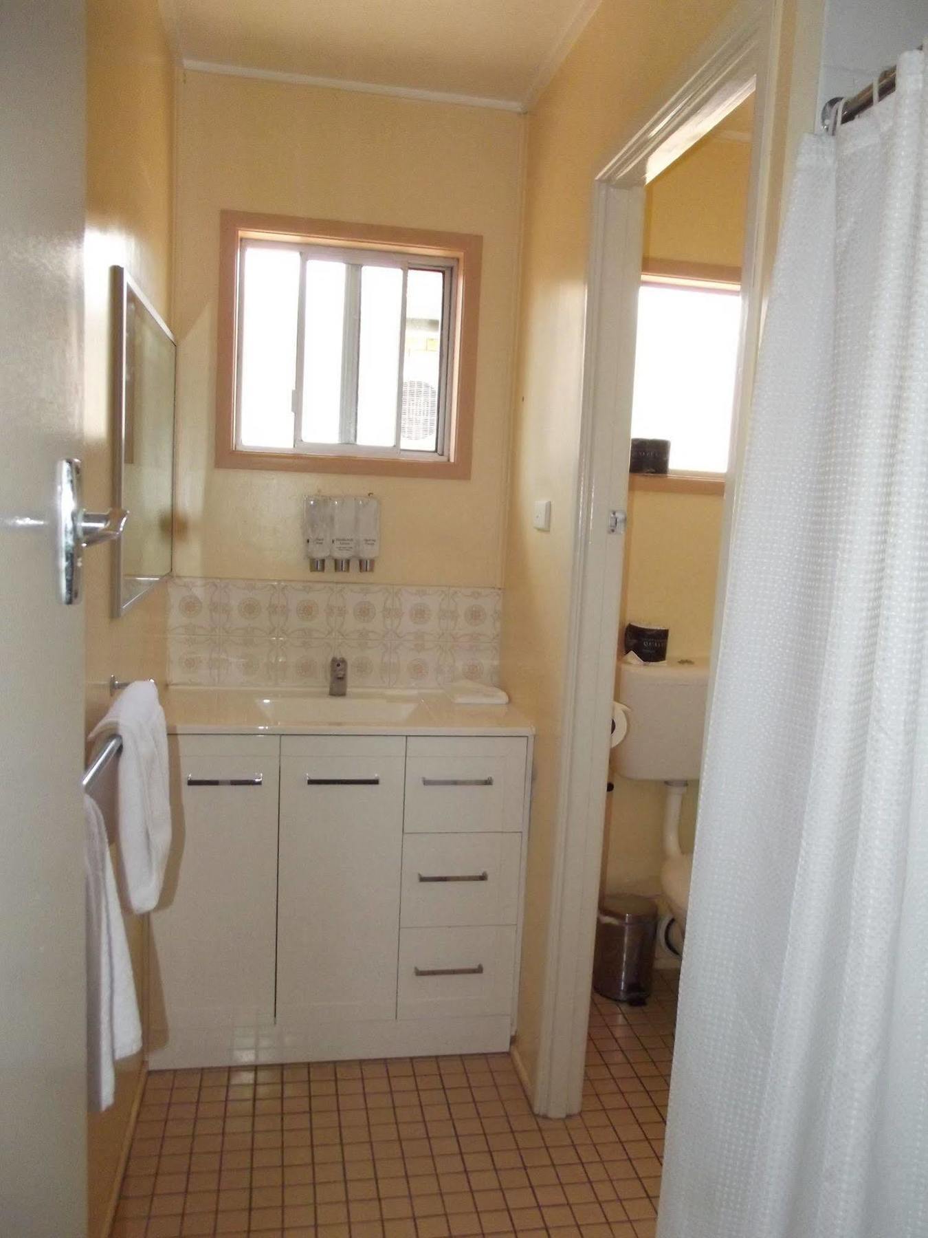 Bridge Street Motor Inn Тувумба Экстерьер фото